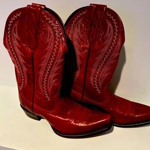 Ariat 7.5 boots in beautiful like new condition